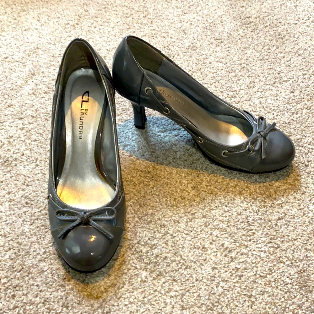 Rounded toe gray heels